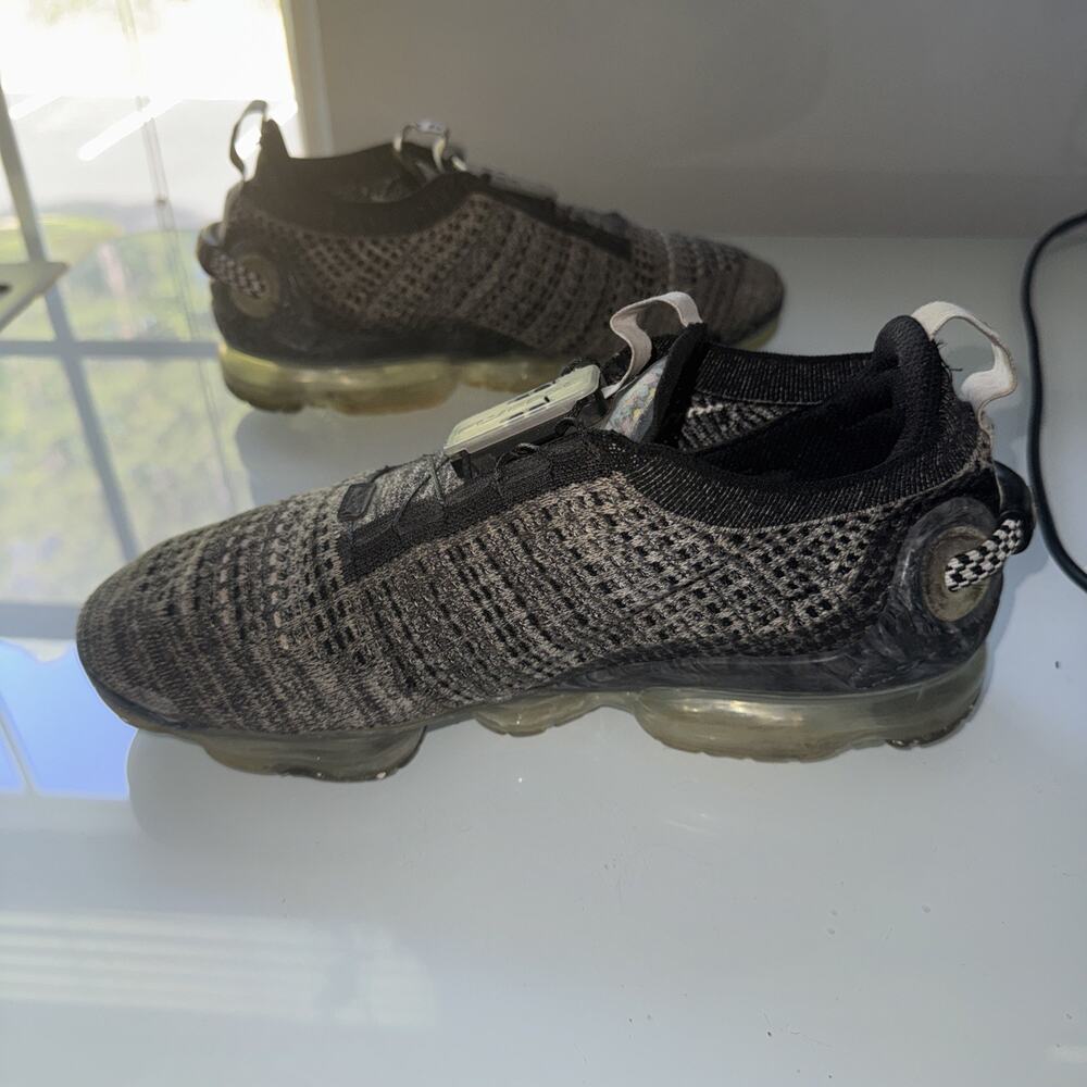 Nike Air VaporMax 2020 Flyknit Oreo Gray Black Mens 8.5 Sneakers CT1823-001 - Picture 2 of 9